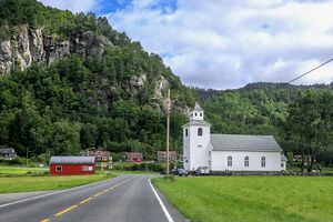 Lyngdal Kvåsveien 200807.jpg