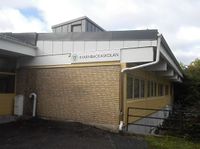 Kvarnbackaskolan i Kista i Stockholm. Det var klasse 6B frå denne skulen som sat på bussen. Foto: Trond Nygård (2018).