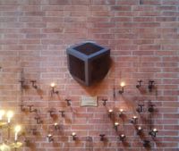 Minnestein i Kista kyrka. Foto: Trond Nygård