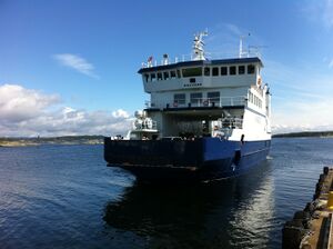 MF Kragerø, anløp Aasvik brygge, Jomfruland.jpg