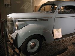 Strømmen Storsenter (6) 1938 Dodge reg A-5294 Strømmendrosje, montert på Strømmen, eier Olav Thon, foto Steinar Fjeldvang.