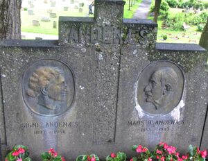 Mads Olsen Andenæs gravminne.jpg