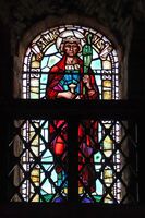 Glassmaleri av St. Magnus i St. Magnuskatedralen i Kirkwall på Orknøyene. Foto: Joshua K.P. Warren