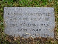 Gravminnet til komponist-ekteparet Maj og Gunnar Sønstevold. Foto: Stig Rune Pedersen