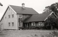 51. Majorbø. Bø med Veierud, Telemark - Riksantikvaren-T165 01 0089.jpg