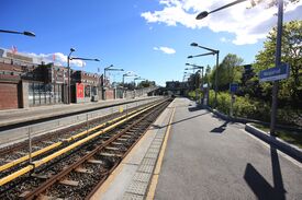 Manglerud stasjon, sett fra perrongene retning sørvest (1966). Foto: Tommy1972 (2015).