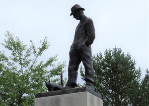 Mannen med katten skulptur Eggedal.JPG