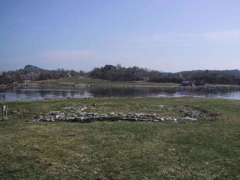 Fil:Margaretakirkens ruin Borgund.jpg