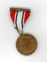 Helene Arnesens deltakermedalje. Foto: Privat foto, ukjent fotograf (1945?)