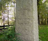 Bestyrerinne ved Østfold husmorskole, Marie Bye (1881-1933), er gravlagt på Hærland kirkegård. Foto: Stig Rune Pedersen