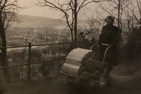 373. Marit Vestrheim på tur i Fjellveien.jpg