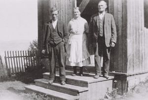 Martin, Helga og Hans Kalrustad.jpg.JPG