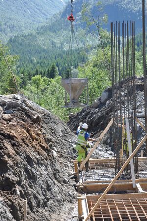 Mast 83 betong vert levert.JPG