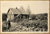 Mathisrud Midtre. Muligens Ingrid Jemtland (Knapp)? Foto: ukjent (familien Jemtland)