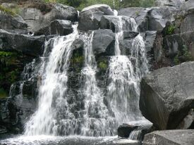 Mesnafossen Foto: Skvattrum (2008).