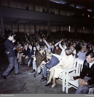 Forventningsfylt publlikum før konserten med The Rolling Stones. Foto: Henrik Ørsted/Oslo Museum (1965).
