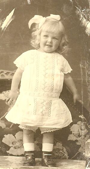 Mia, to år gammel i 1915,jpg.jpeg