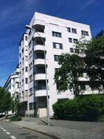 Middelthuns gate 15: 17 leiligheter i sørfløyen, kontorer i nordfløyen, arkitekt Gunnar Schultz. Foto: Erlend Bjørtvedt (2014).