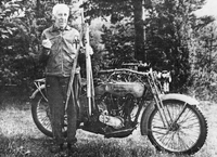 Mikael Myhre i 1991. Her med en Harley-Davidson fra 1917.
