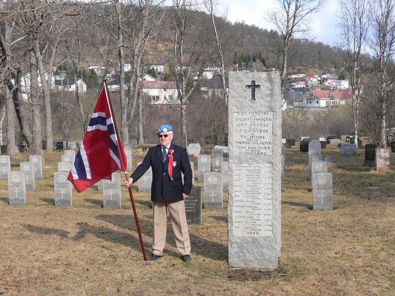 Fil:Minnelunden Harstad gravlund 2.jpg