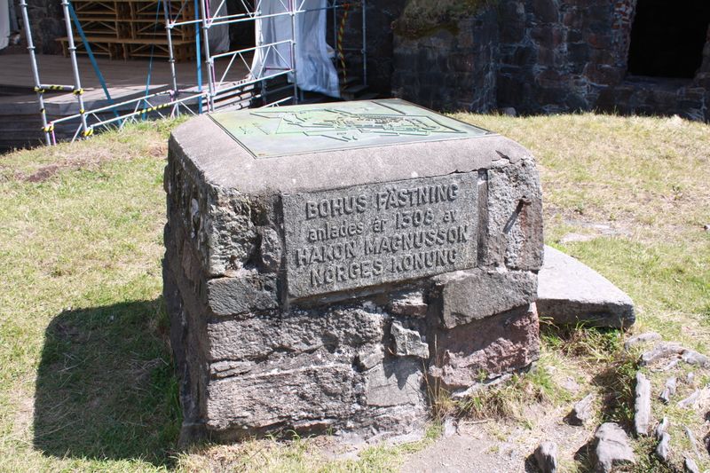 Fil:MinnesteinBohus1308.jpg