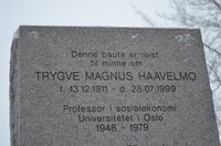 Noe av teksten på steinen