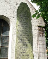 Ved Korskirken står en minnebauta over lokale falne ved Slaget ved Alvøen i 1808.