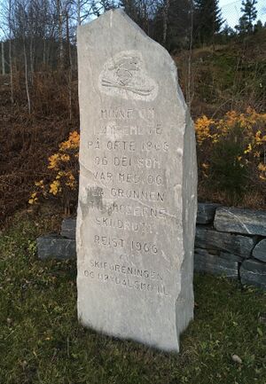 Minnesteinen for løypemøtet på Ofte 1.jpg