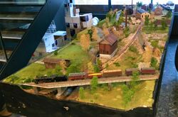 Modell av jernbanen og industrien ved Sagelva.
