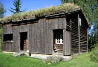 Hus fra Molstadkvern. Den første bygningen som kom til Hadeland Folkemuseum. Foto: John Erling Blad