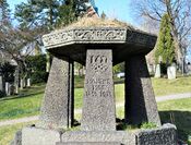 Arneberg utformet det særegne gravminnet for folkeminneprofessor Moltke Moe på Vestre Aker kirkegård (1917). Foto: Stig Rune Pedersen