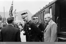 Kong Haakon VII på Mosby stasjon ved åpningen av Sørlandsbanen 22. juni 1938. Ukjent/Jernbanemuseet