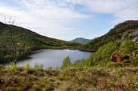 Nykkedalsvatnet med sætra, jonsokaftan 2010.