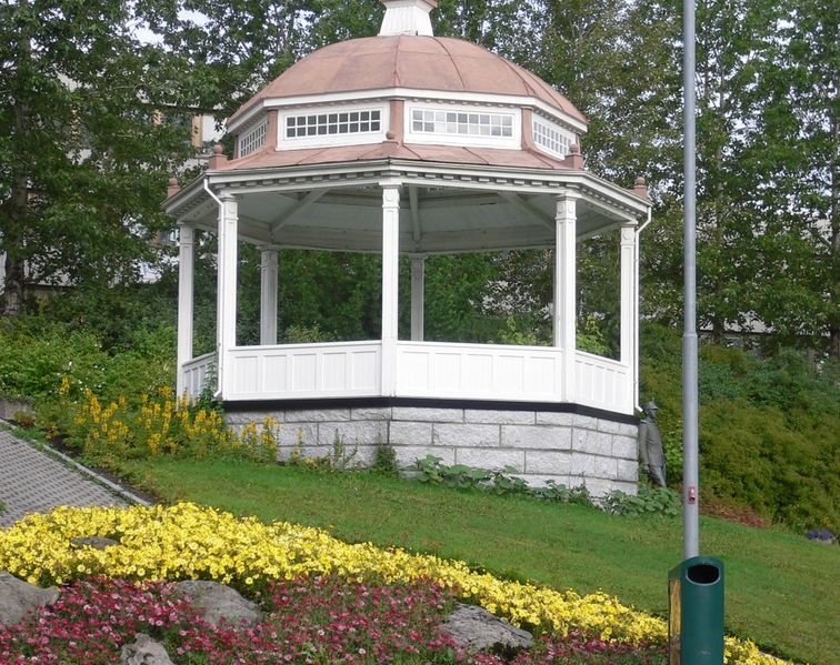 Fil:Musikkpaviljong i Harstad.jpg