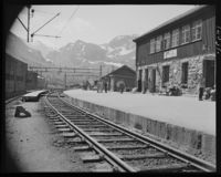 Myrdal stasjon 1952-1953. Ukjent fotograf/Nasjonalbiblioteket.
