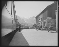Myrdal stasjon 1952-1953. Ukjent fotograf/Nasjonalbiblioteket.