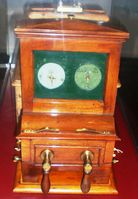 Nåletelegrafen som ble brukt da landets første telegram 19. desember 1853 ble sendt fra bomvokterstuen i Sagdalen.