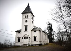 Nærsnes Kirke 2019.JPG