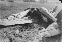 Vraket av Moth N.45 etter havariet på Kjeller 2. august 1931. Det var nesten et under at flygeren Alf Gunnestad ikke ble alvorlig skadd.