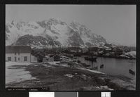 28. N. 112 Parti af Henningsvär - no-nb digifoto 20130214 00016 bldsa FA1195.jpg