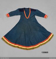 Kvinne-gáppte frå Luokta lappby i Arjeplog, til Nordiska museet 1920. Foto: Mona-Lisa Djerf / Nordiska museet