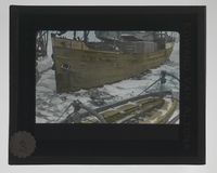 NPRA171. "Hobby" ved kaia i Ny-Ålesund. Foto: Nasjonalbiblioteket