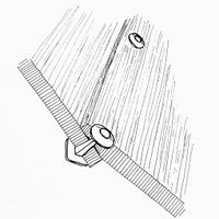 Saum (klink) av jern med roer på innsiden.