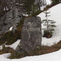 8. Namnestein Langedalsbrua.JPG