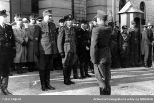 Nasjonal Samling ledere foran Slottet sept 1944 0021901.jpg