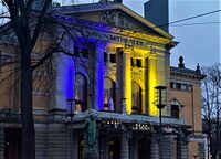 Nationaltheatret belyst i Ukrainas farger i mars 2022. Foto: Stig Rune Pedersen