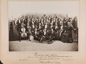 Nationaltheatrets orkester, med Johan Halvorsen sittende på midten. Foto: Jens Carl Frederik Hilfling-Rasmussen/Nasjonalbiblioteket (1905).