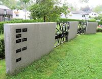 Navnet minnelund, felles gravsted der de gravlagte ikke er anonyme, men hver har et eget navneskilt. Foto: Stig Rune Pedersen