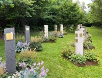 Navnet minnelund, Steinsskogen gravlund, Bærum. Foto: Stig Rune Pedersen (2021)