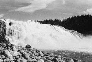 Nedre Fiskumfoss før utbygging.jpg